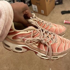 Womens Nike Air Max plus lux ‘Dusty Peach’